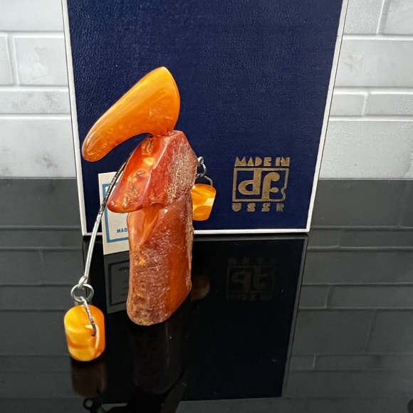 Vintage Butterscotch Baltic Amber Figurine Stone Big from EXPO'67 Montreal 27 g - Picture 4 of 17